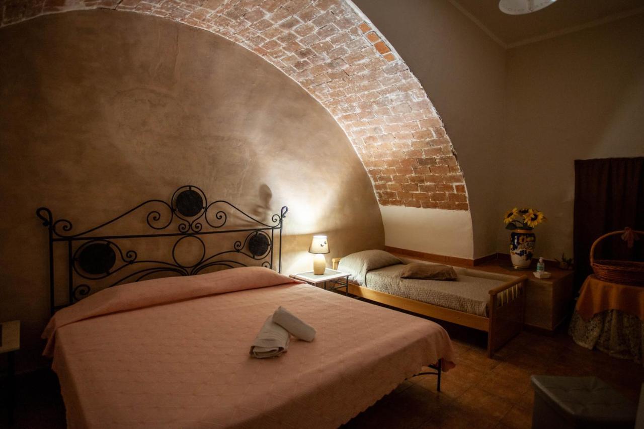 Casa Vacanze Fondaco Di Scillato Scillato  Buitenkant foto